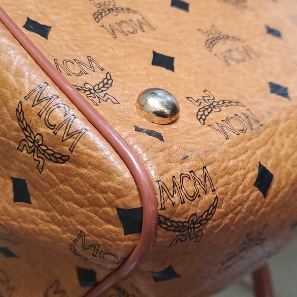 💥💥SOLD💥💥 MCM 40 Duffle bag. - Picture 7 of 16